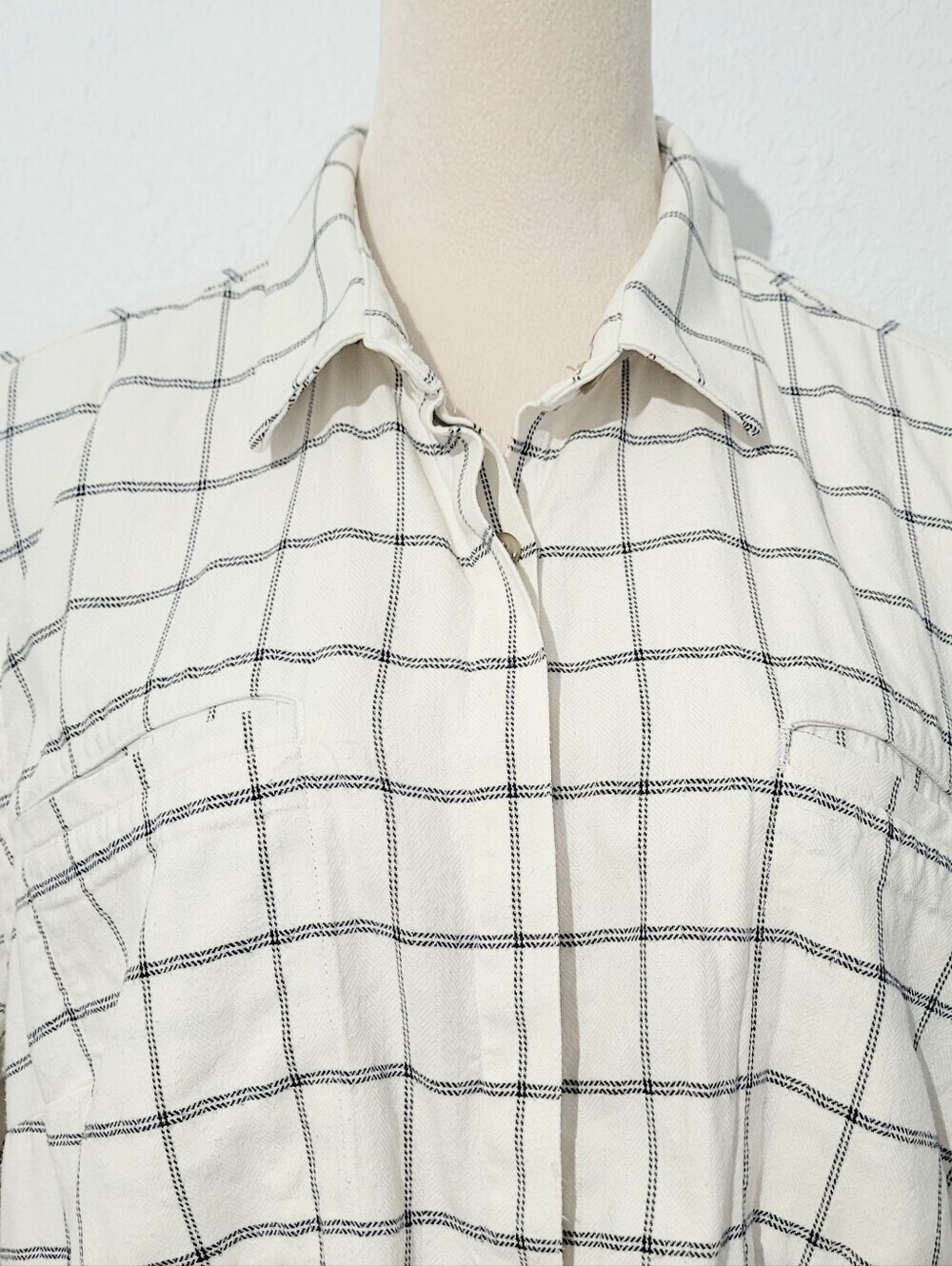 L.L.Bean Women’s XL White Gray Windowpane Plaid 100% Cotton Button Down Shirt - Picture 4 of 13